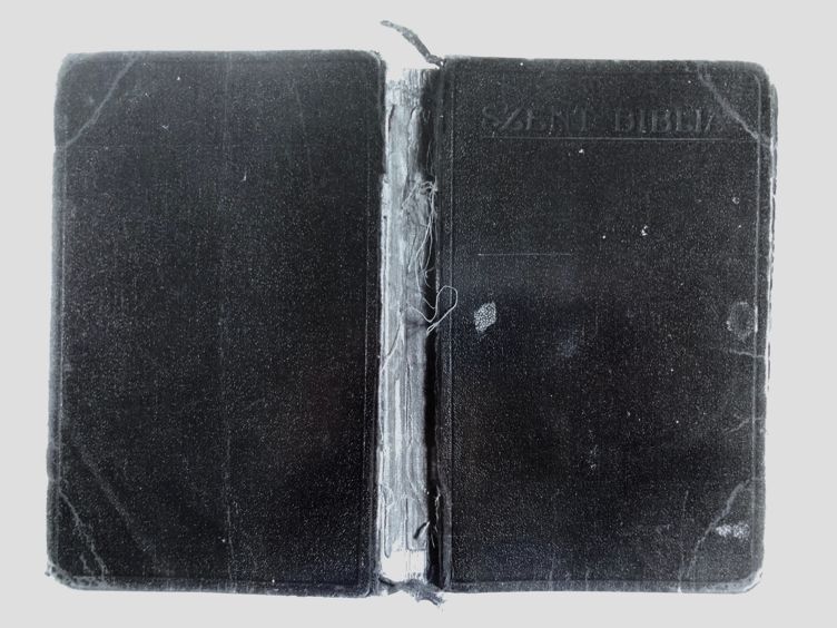 Miklós Erdély: Open book - Closed book (1982)